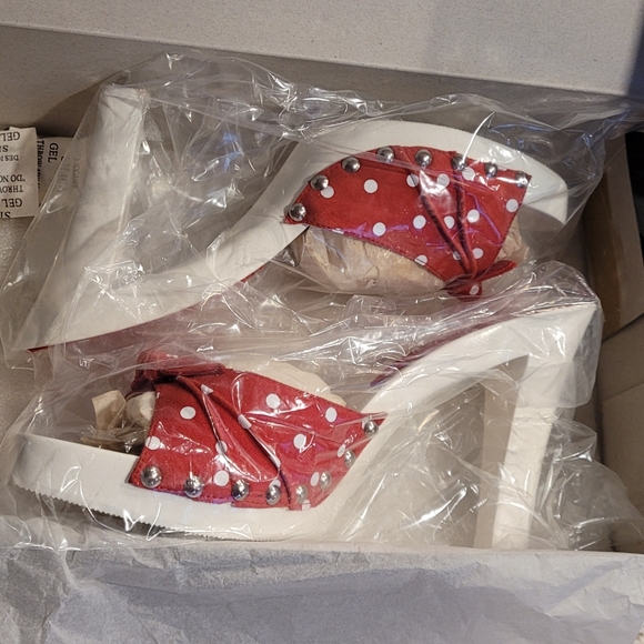 Colin Stuart Red/White Polka Dot Suede Slides - Picture 8 of 8